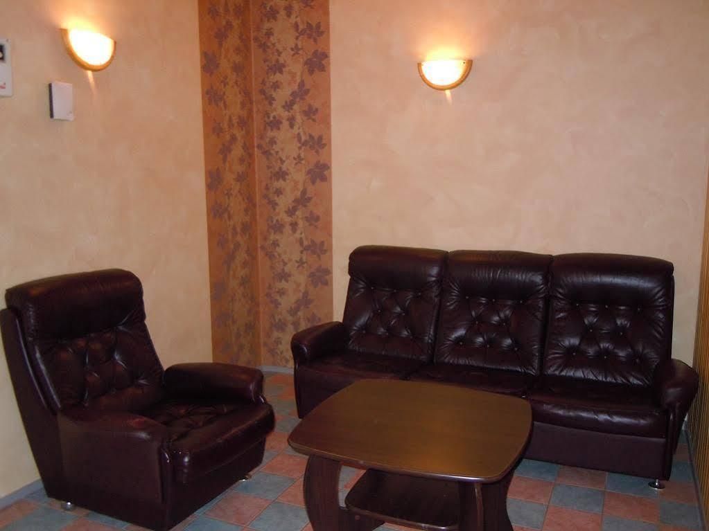 Centrum Hotel Viljandi Exteriör bild